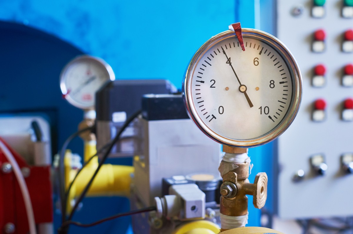 pressure gauge on gas cylinder